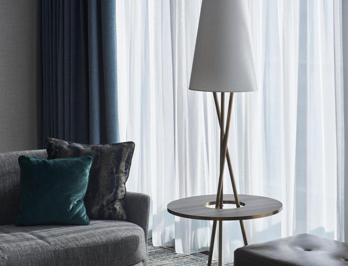 Kimpton Maa-Lai Bangkok By Ihg Hotel Екстериор снимка Floor lamp