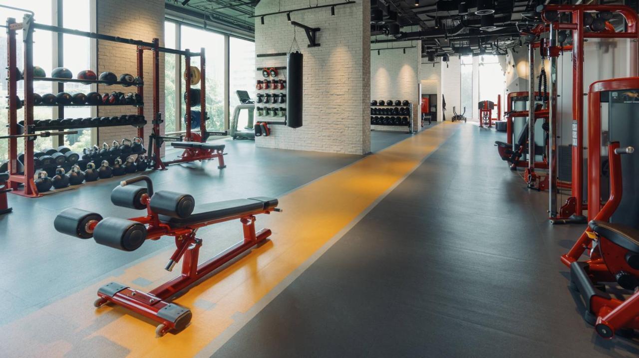 Kimpton Maa-Lai Bangkok By Ihg Hotel Екстериор снимка The gym at the hotel