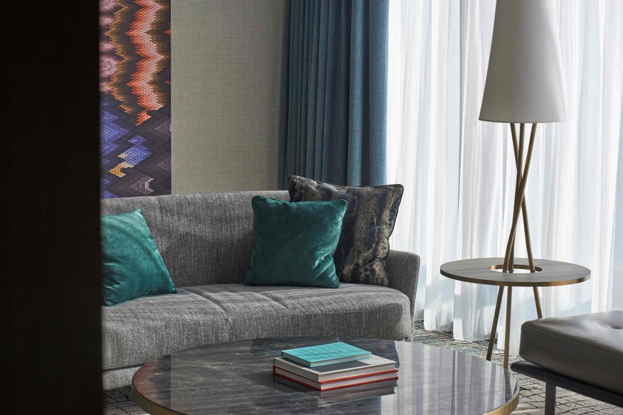 Kimpton Maa-Lai Bangkok By Ihg Hotel Екстериор снимка A living room at the hotel