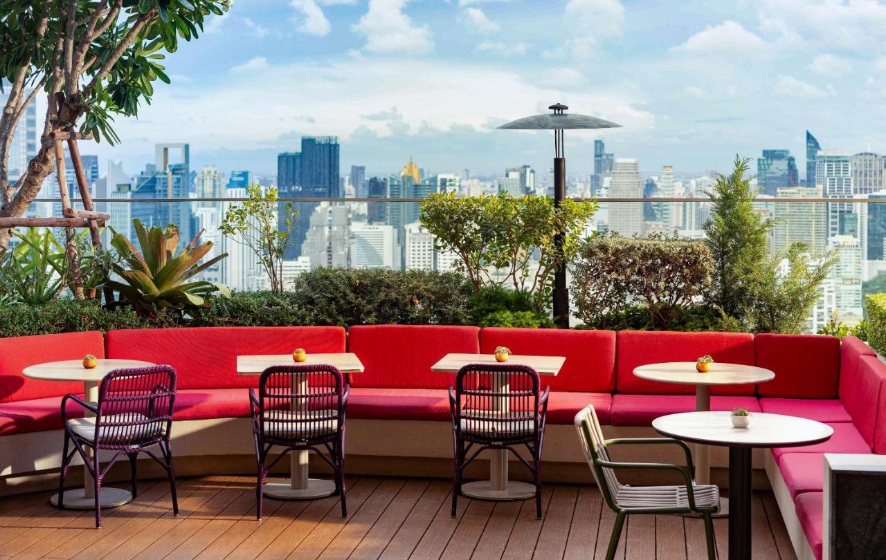 Kimpton Maa-Lai Bangkok By Ihg Hotel Екстериор снимка The rooftop bar at the hotel