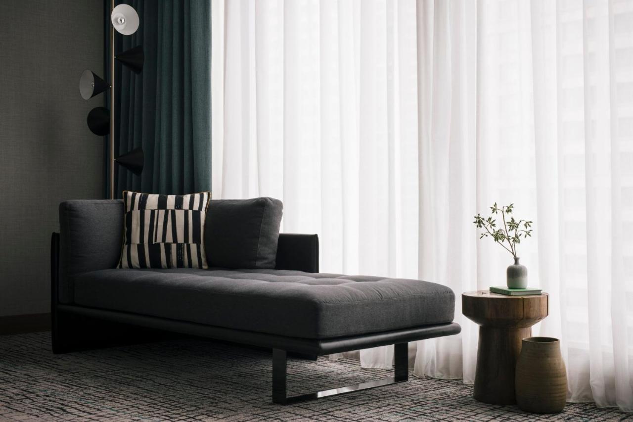 Kimpton Maa-Lai Bangkok By Ihg Hotel Екстериор снимка A modern chaise longue