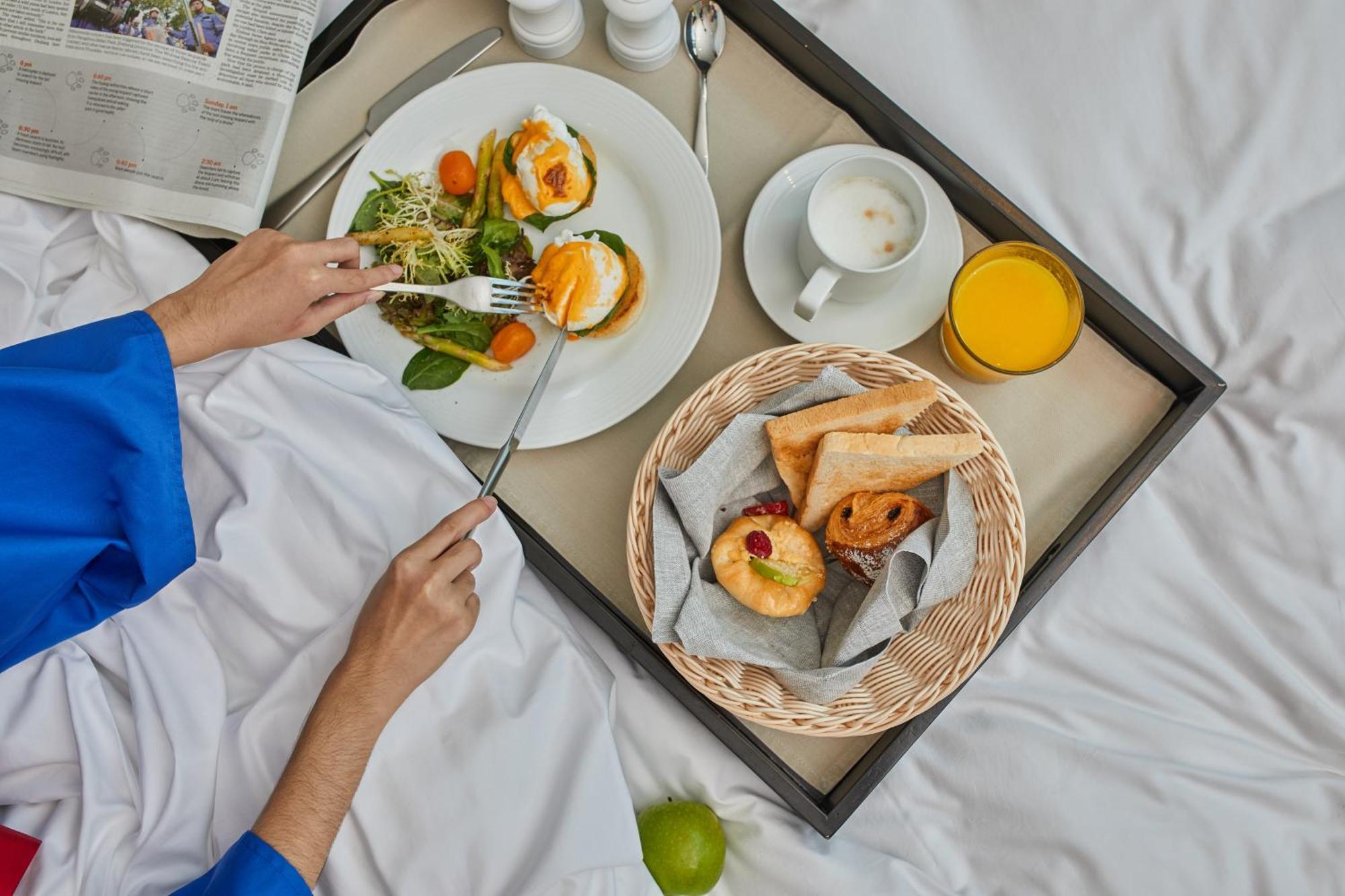 Kimpton Maa-Lai Bangkok By Ihg Hotel Екстериор снимка Room service