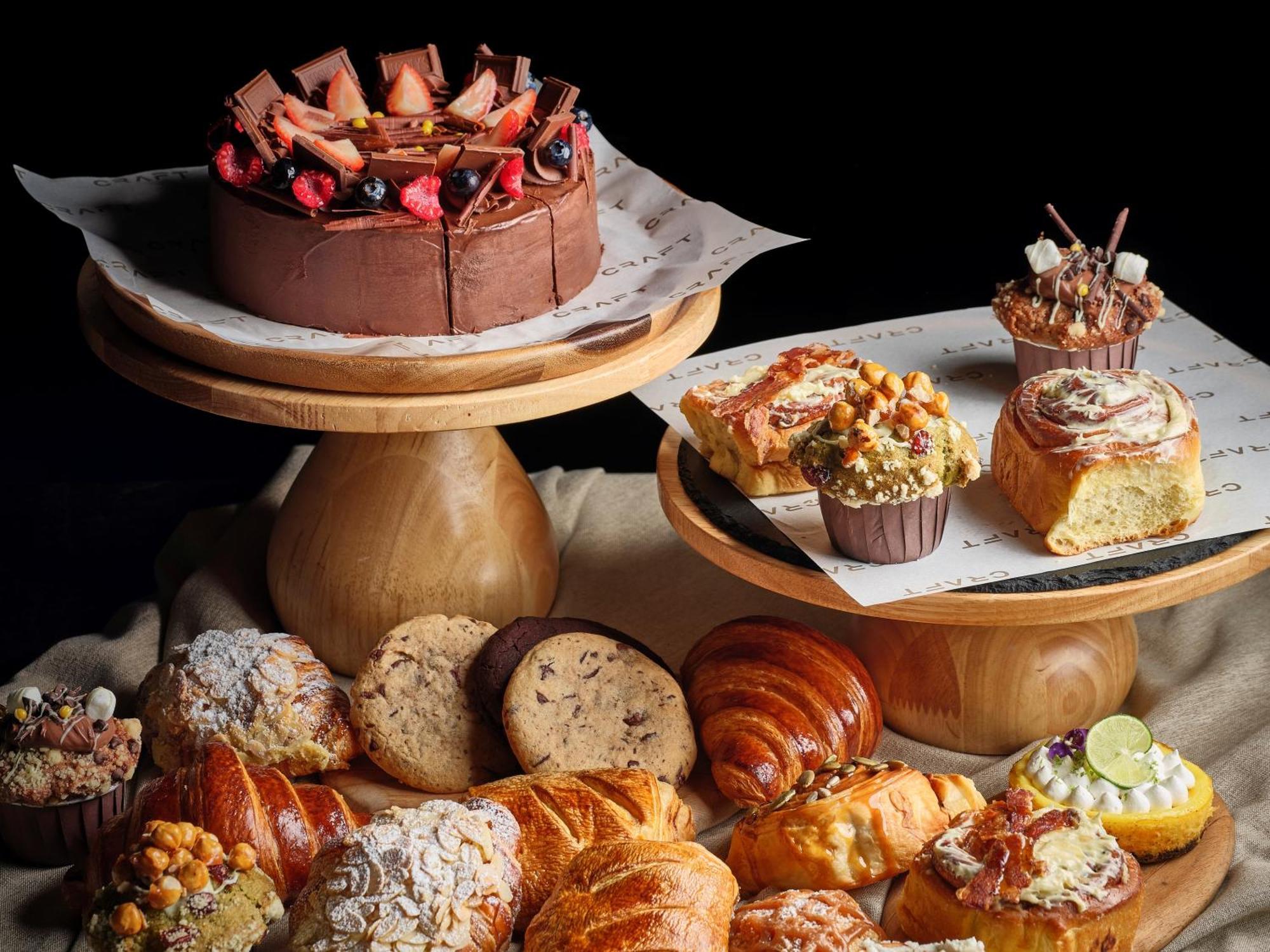 Kimpton Maa-Lai Bangkok By Ihg Hotel Екстериор снимка A selection of pastries
