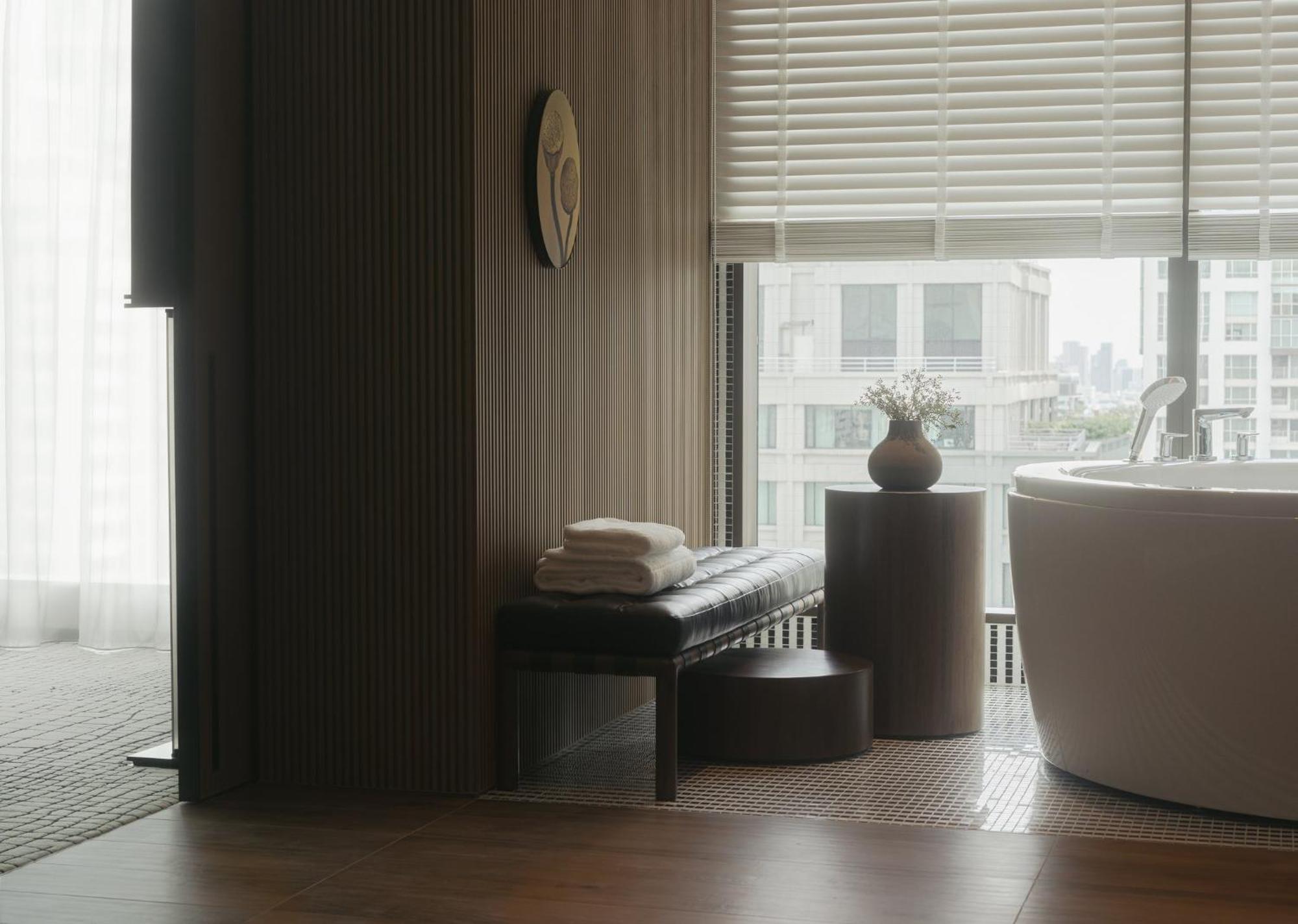 Kimpton Maa-Lai Bangkok By Ihg Hotel Екстериор снимка Bathroom